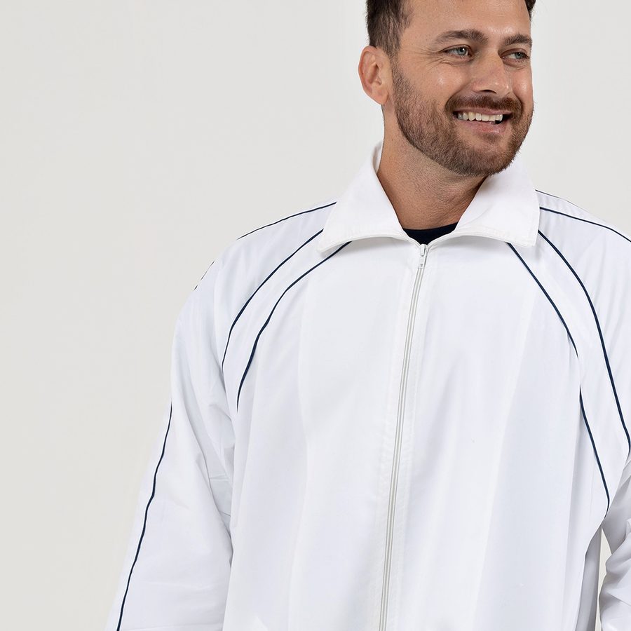 Agasalho esportivo branco com detalhe marinho em helanca produzido pela Bergatex